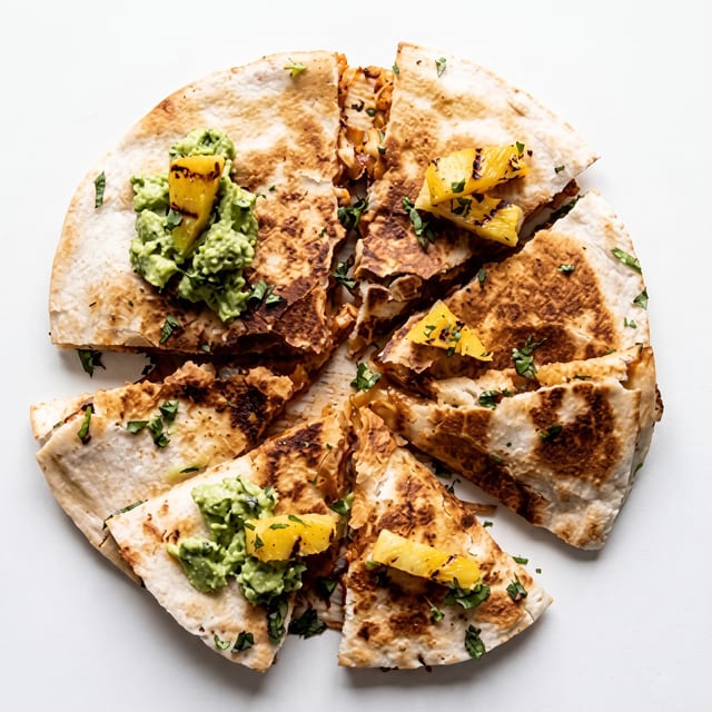 Quesadilla de Asada o Pastor / Steak or Al Pastor Quesadilla.